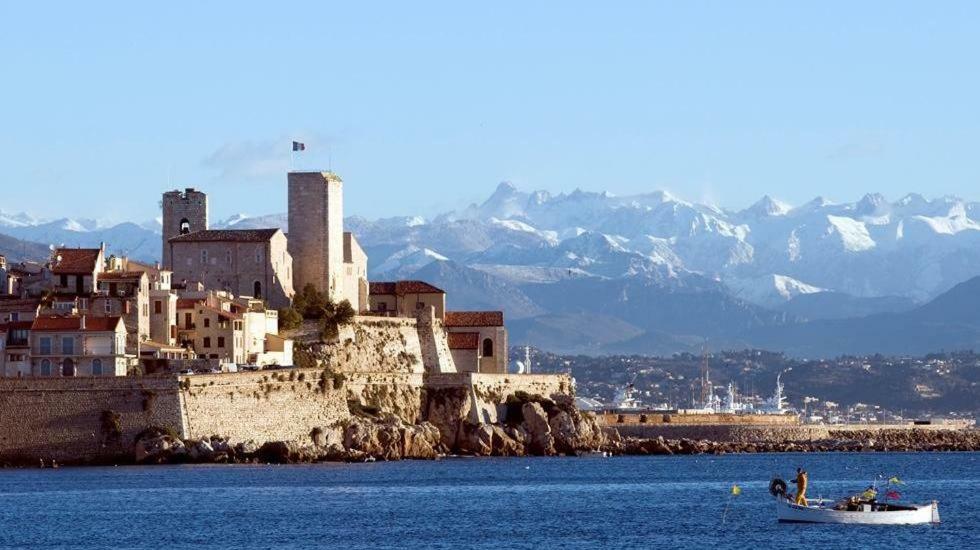 2 Bedroom Funky Apartment In The Heart Of The Old Town Of Antibes Exterior foto